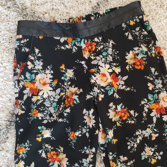 Jessica Simpson Pants - Jogger style Jessica Simpson floral  flower pants